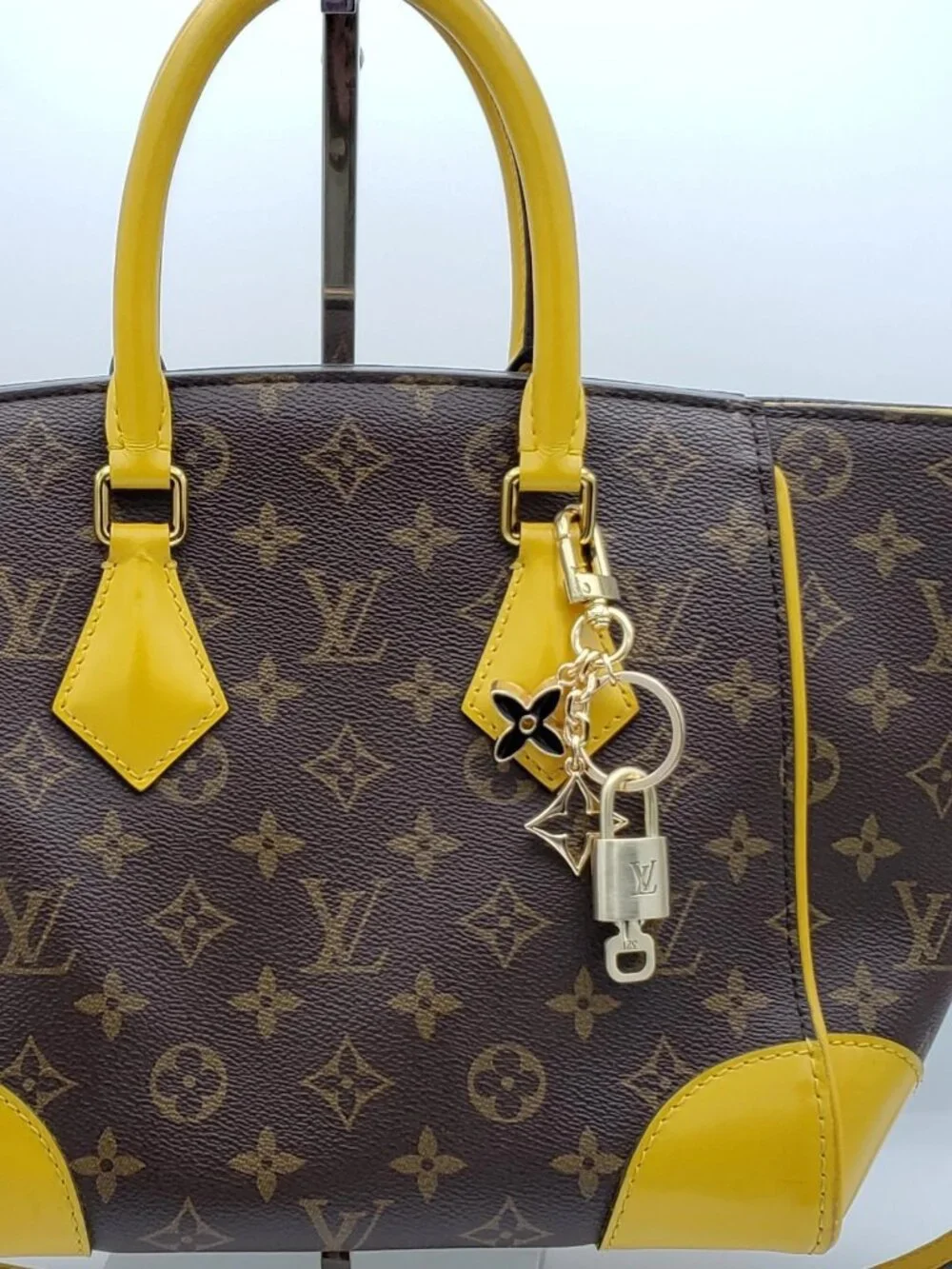 Louis Vuitton Authentic Gold Padlock 🔑 Key + Stylish Unbranded Flower Bag Charm